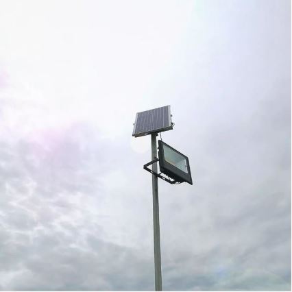 LED Stmievateľný solárny reflektor LED/12W/3,2V 6000K IP65 5000 mAh + diaľkové ovládanie