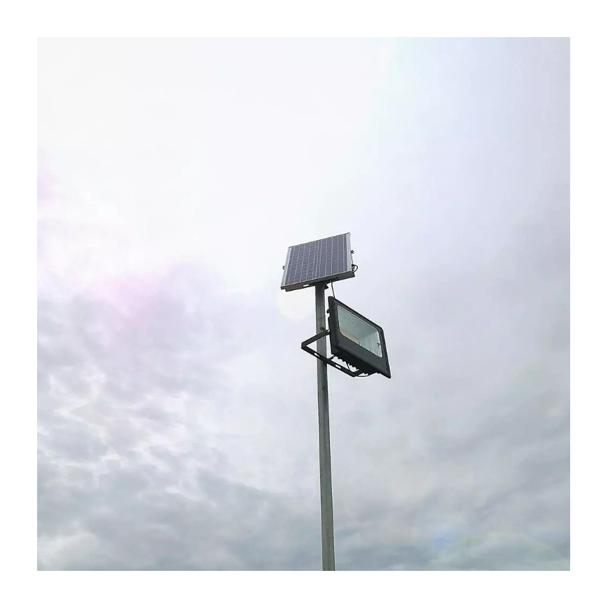 LED Stmievateľný solárny reflektor LED/16W/3,2V 6000K IP65 + diaľkové ovládanie