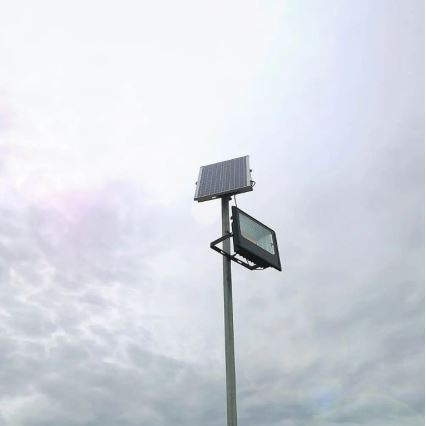LED Stmievateľný solárny reflektor LED/20W/6,4V 4000K IP65 10000 mAh + diaľkové ovládanie