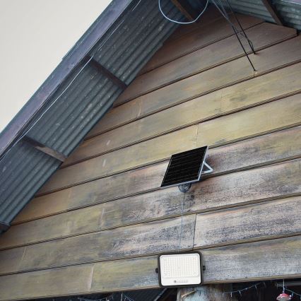 LED stmievateľný solárny reflektor LED/300W/3,2V 2000-8000K IP65 15000 mAh čierna + diaľkové ovládanie