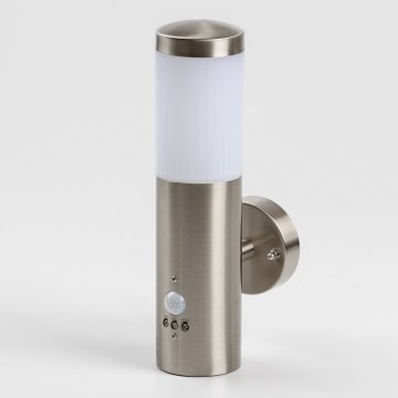 LED vonkajšie nástenné svietidlo s pohybovým snímačom 1xGU10/5W/230V IP44 matný chróm