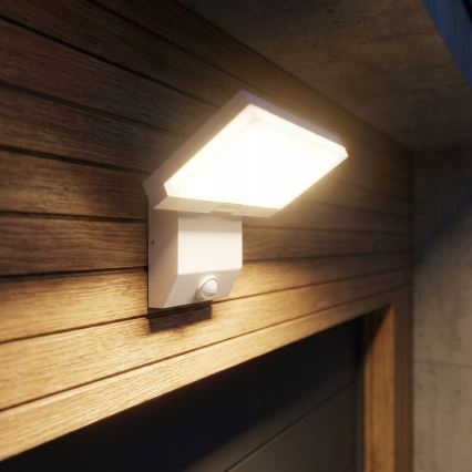 LED vonkajšie nástenné svietidlo s pohybovým senzorom LED/18W/230V IP44 biela