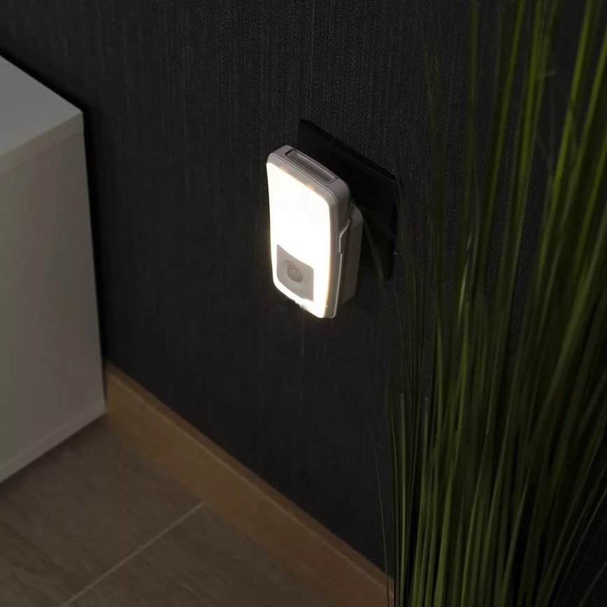 Ledvance - LED Orientačné svietidlo do zásuvky so senzorom LUNETTA LED/2W/230V
