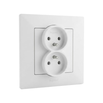 Legrand - Dvojitá domová zásuvka s rámčekom NILOE STEP 250V biela