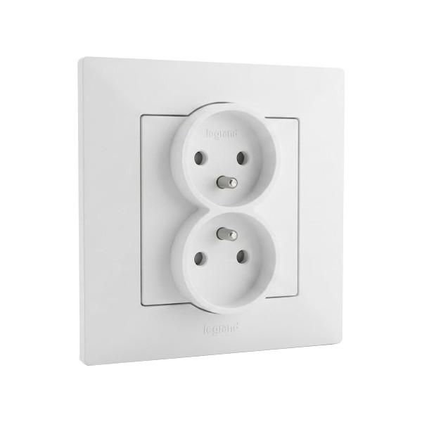 Legrand - Dvojitá domová zásuvka s rámčekom NILOE STEP 250V biela