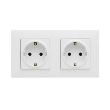 Legrand - Dvojitá domová zásuvka SCHUKO s rámikom NILOE STEP 250V biela