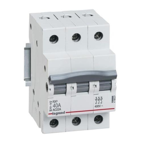 Legrand - modulárny odpínač RX3 40 A, 3-pólový