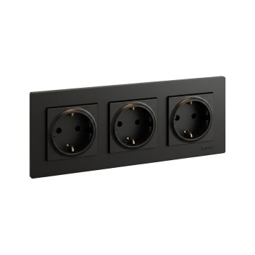 Legrand - Trojitá domová zásuvka SCHUKO NILOE STEP 250V čierna