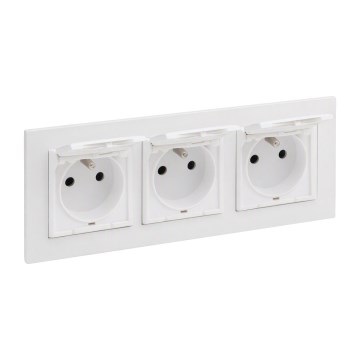 Legrand - Trojitá vonkajšia domová zásuvka s rámikom NILOE STEP 250V IP44 biela
