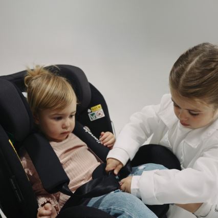 Lionelo - Autosedačka s otočnou základňou ANTOON PLUS i-Size 40-105 cm, čierny onyx