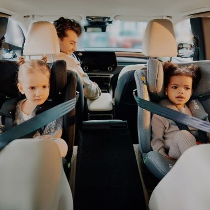 Lionelo - Otočná autosedačka BRAVE i-Size 40-150 cm so základňou Black Carbon