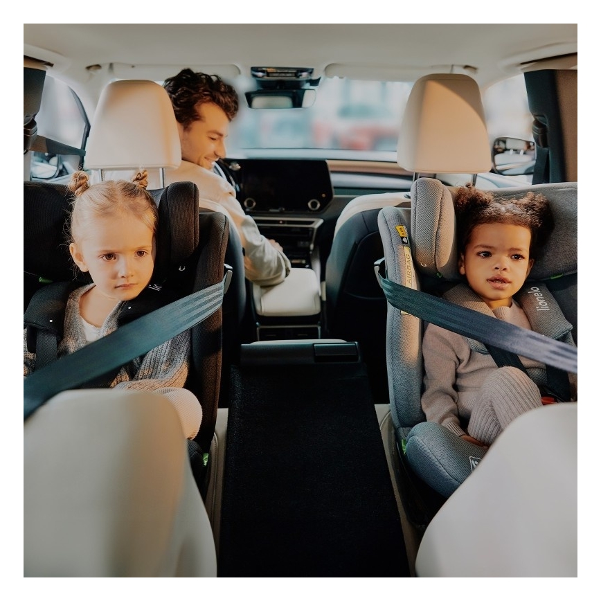 Lionelo - Otočná autosedačka BRAVE i-Size 40-150 cm so základňou Black Carbon