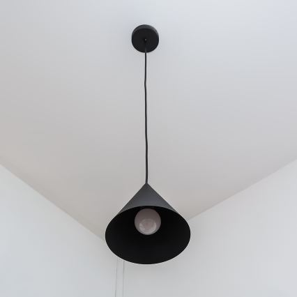 Luster na lanku ETNA II 1xE27/15W/230V, priemer 18,5 cm, čierny
