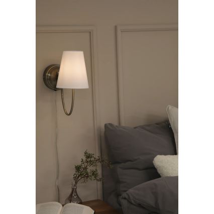 Markslöjd 108908 - Nástenné svietidlo AMAR 1xE14/40W/230V biela/mosadz