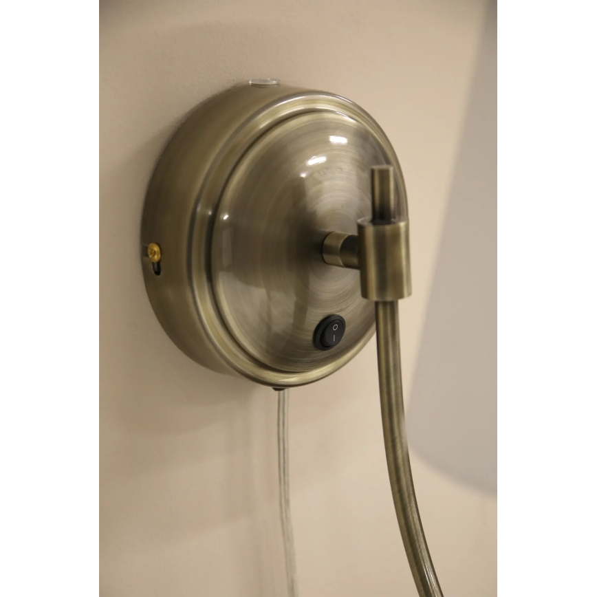 Markslöjd 108908 - Nástenné svietidlo AMAR 1xE14/40W/230V biela/mosadz