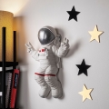 Nástenná dekorácia 47x35 cm astronaut strieborná