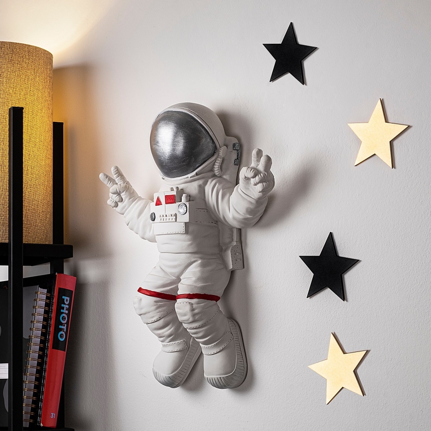 Nástenná dekorácia 47x35 cm astronaut strieborná