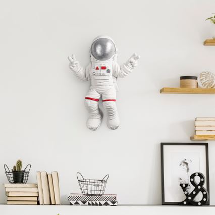 Nástenná dekorácia 47x35 cm astronaut strieborná