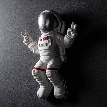 Nástenná dekorácia 47x35 cm astronaut strieborná