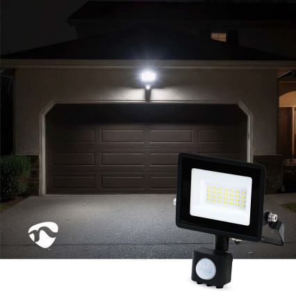 LED reflektor do zásuvky so senzorom pohybu a súmraku LED/20W/230V IP44