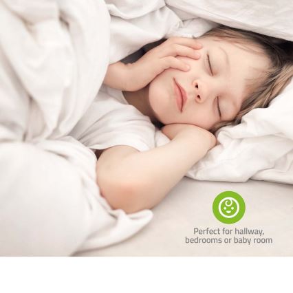 LED Orientačné svietidlo so senzorom pohybu a súmraku do zásuvky LED/0,55W/230V biela