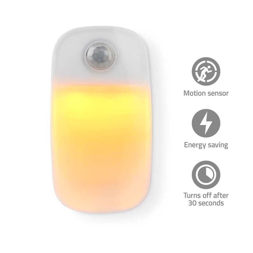 LED Orientačné svietidlo so senzorom pohybu a súmraku do zásuvky LED/0,55W/230V biela