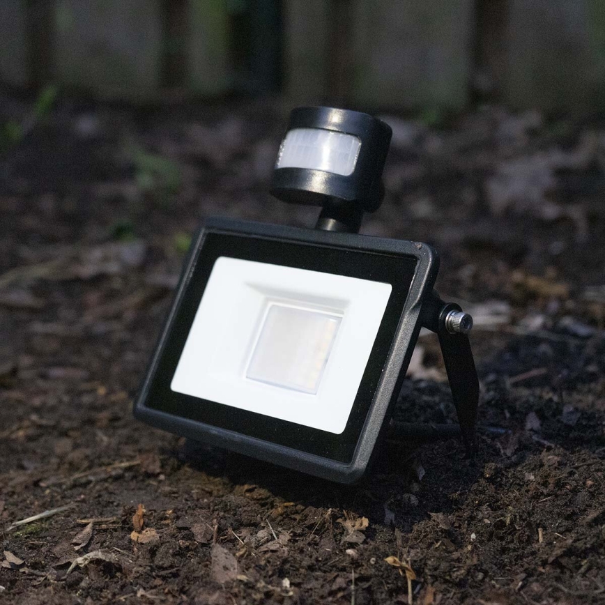 LED Stmievateľný reflektor so senzorom pohybu SmartLife LED/20W/230V 3000-6500K IP44 Wi-Fi
