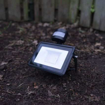 LED Stmievateľný reflektor so senzorom pohybu SmartLife LED/20W/230V 3000-6500K IP44 Wi-Fi