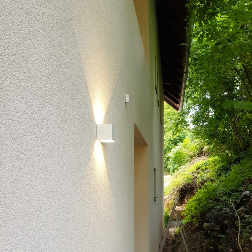 LED Vonkajšie nástenné svietidlo CUBE 2xLED/3W/230V IP54 biela
