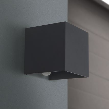 LED Vonkajšie nástenné svietidlo so senzorom pohybu a súmraku CUBE-S LED/13W/230V IP54 antracit