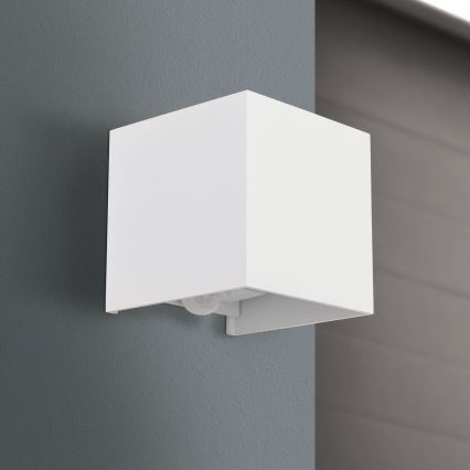 LED Vonkajšie nástenné svietidlo so senzorom pohybu a súmraku CUBE-S LED/13W/230V IP54 biela