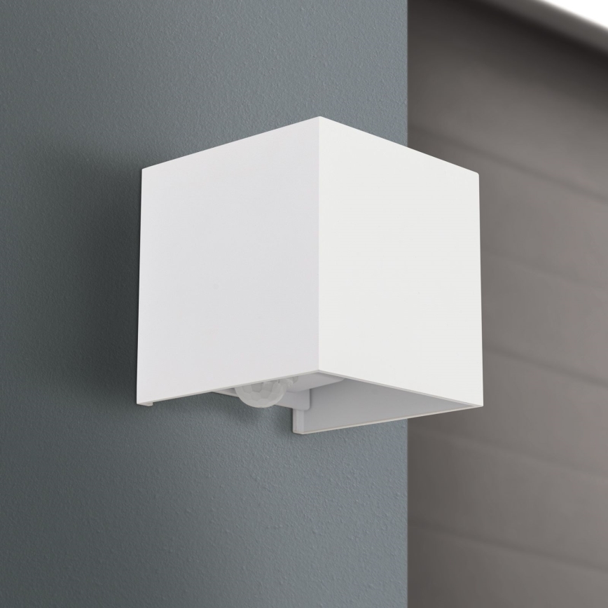 LED Vonkajšie nástenné svietidlo so senzorom pohybu a súmraku CUBE-S LED/13W/230V IP54 biela