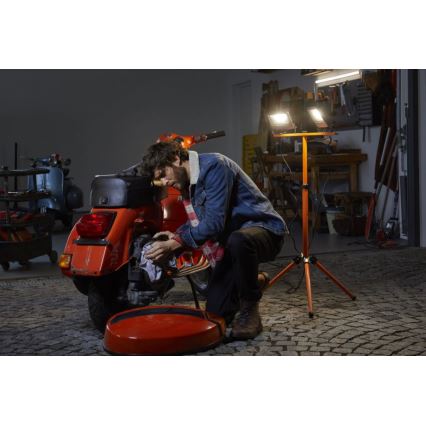 Osram - LED reflektor s držiakom TRIPOD 2xLED/30W/230V IP65