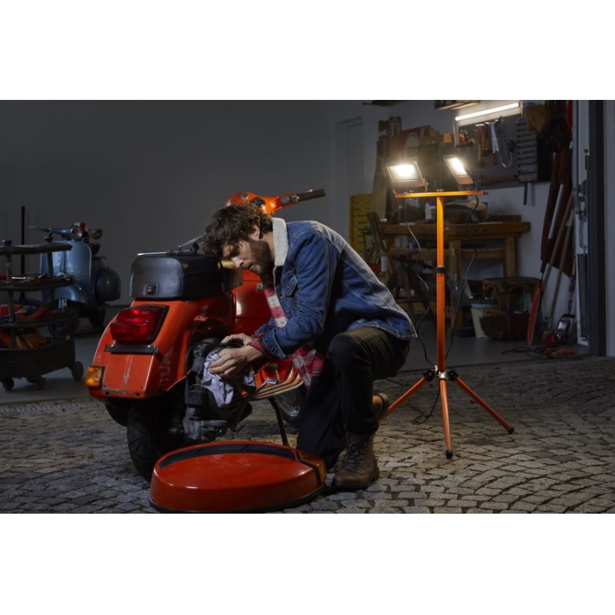 Osram - LED reflektor s držiakom TRIPOD 2xLED/30W/230V IP65