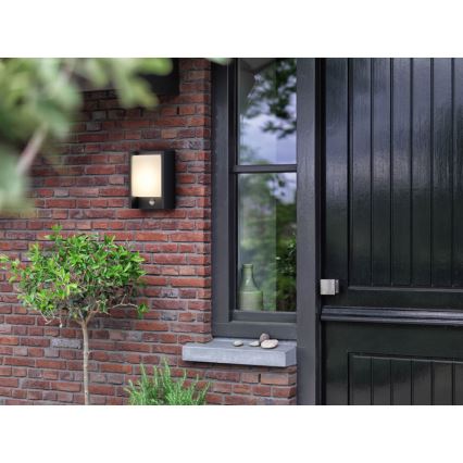 Philips - LED Vonkajšie nástenné svietidlo so senzorom LED/6W 2700K IP44