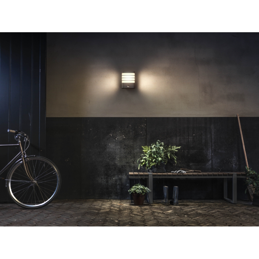 Philips - vonkajšie nástenné LED svietidlo so senzorom, 3 W, 230 V, IP44