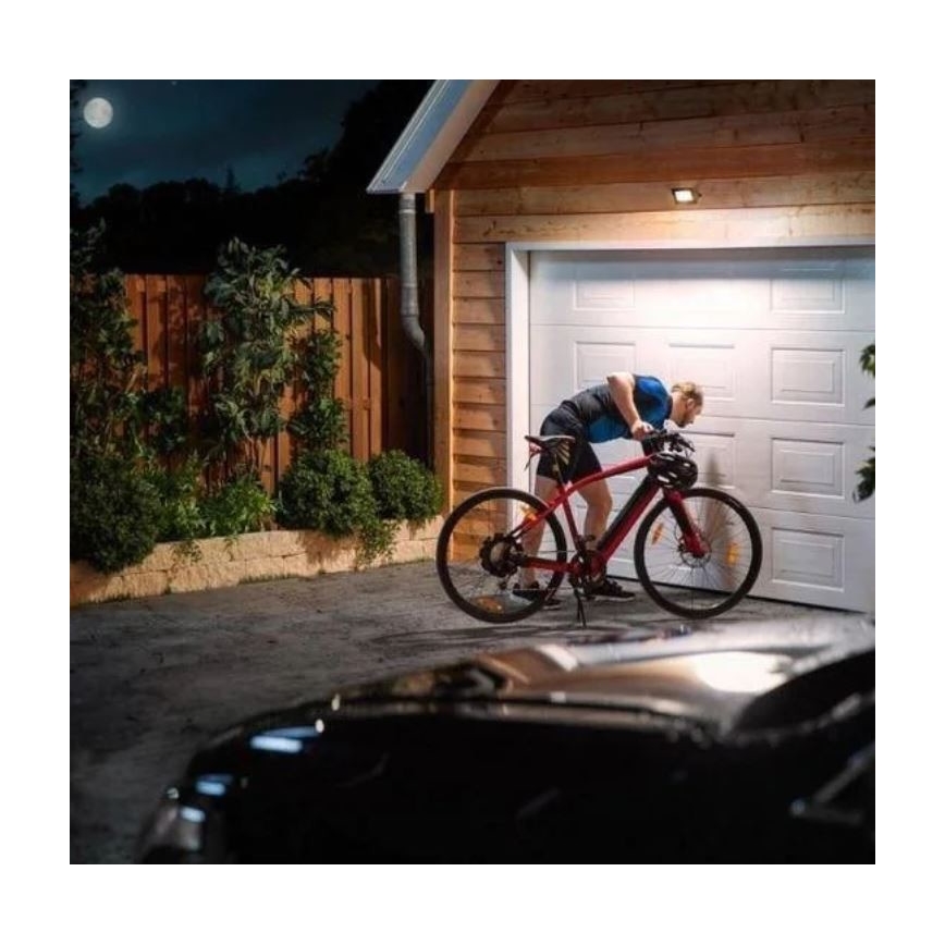 Philips - LED Reflektor so senzorom DECOFLOOD LED/20W/230V IP65