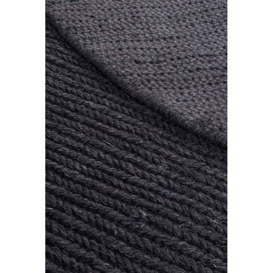 Prírodný okrúhly koberec FIR WOOL 160 cm 2600 g/m2 antracit