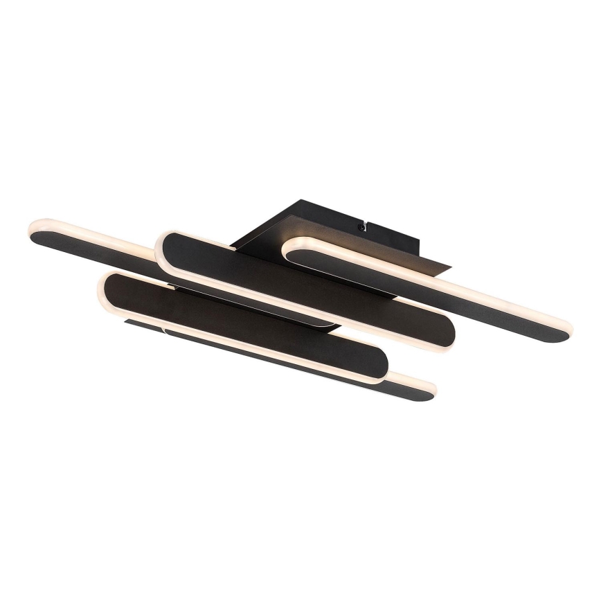 Stropné svietidlo svieti. Skladá sa z troch vodorovných, čiernych prvkov s integrovaným LED osvetlením, pripevnených k štvorcovej základni. Na bielom pozadí.