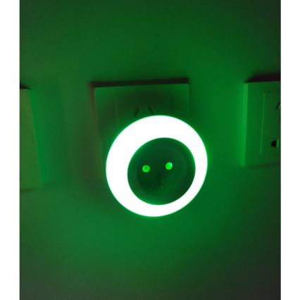 LED Orientačné svietidlo so súmrakovým senzorom a zásuvkou LED/0,6W/230V