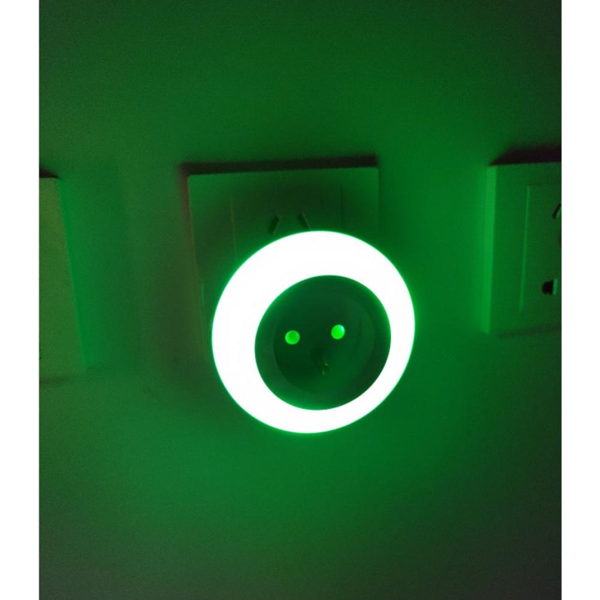 LED Orientačné svietidlo so súmrakovým senzorom a zásuvkou LED/0,6W/230V