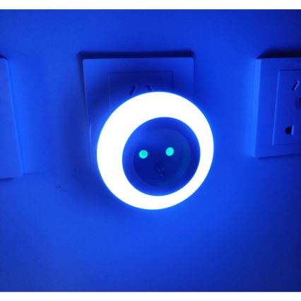 LED Orientačné svietidlo so súmrakovým senzorom a zásuvkou LED/0,6W/230V