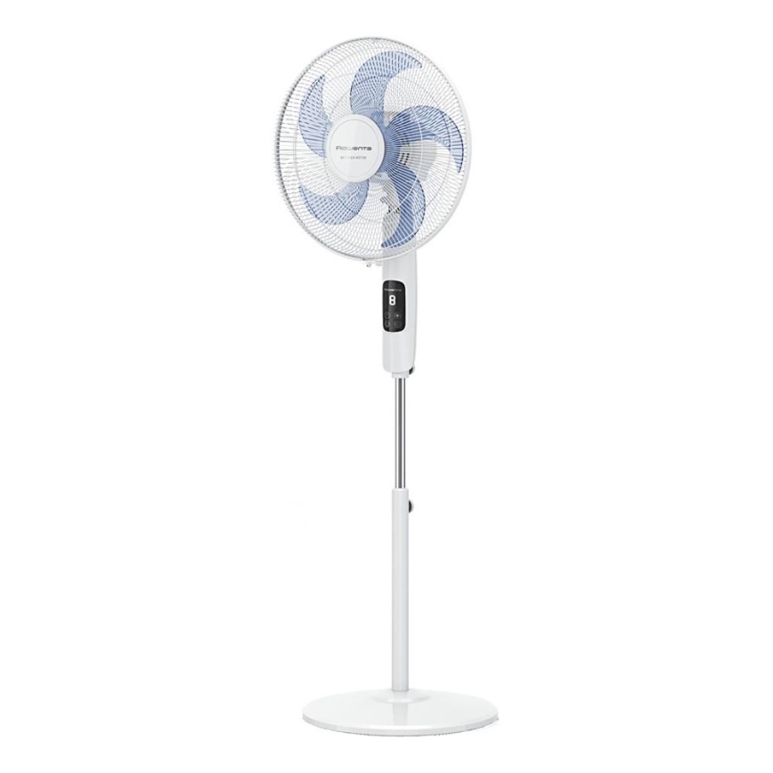 Stolový ventilátor s nastaviteľnou výškou a modrými lopatkami rotuje na bielom stojane. Na tele ventilátora je digitálny displej s číslom 8.