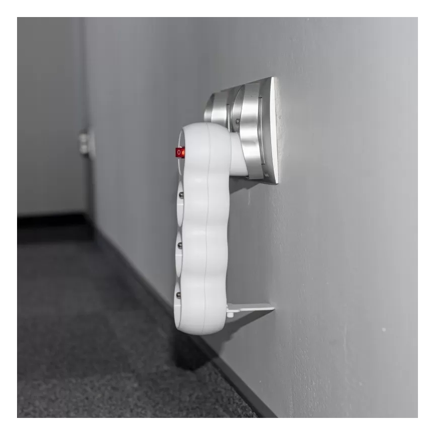 Rozbočovač zásuviek s vypínačom, 3 zásuvky