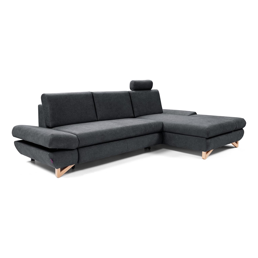 Rohová sedačka s opierkou hlavy stojí na svetlom drevenom podstavci. Sedačka je tmavosivá, látková. Nachádza sa na bielom pozadí.