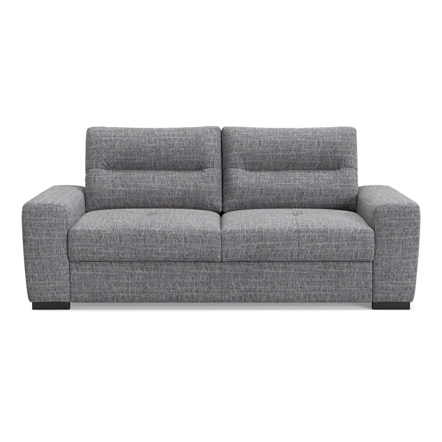 Dvojsedačka sivomodrej látky s čalúnením sedáka a operadla je umiestnená na bielom pozadí. Má rovné područky a tmavé nožičky.