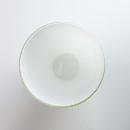 Sklenená váza biela