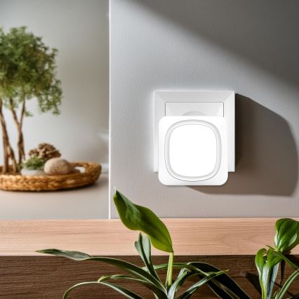Bezdrôtový zvonček s LED osvetlením do zásuvky 230V IP56 biela