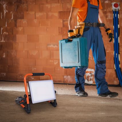 LED reflektor so stojanom LED/100W/230V 4000K IP65