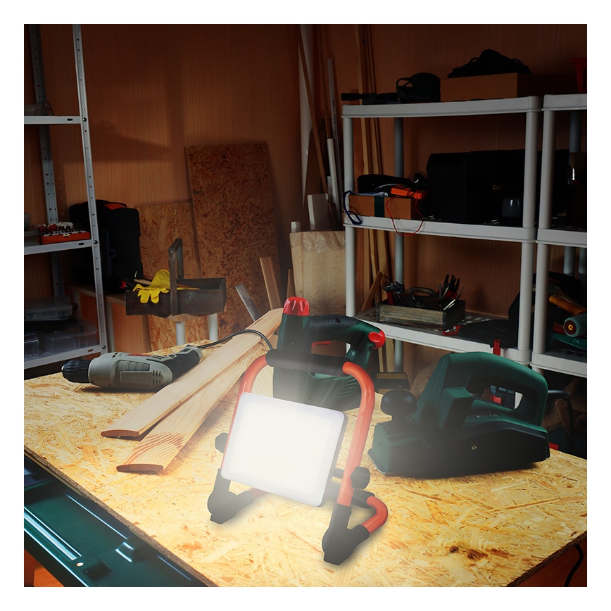 LED reflektor so stojanom LED/30W/230V 4000K IP65